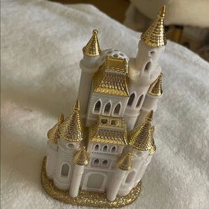 Gold and White Castle Wallflower Plug In